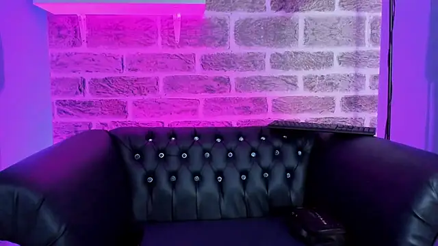 Snapshot of Ariana_collinss chatting on 06-10-26, 01:21 Ariana collinss online show from 06-10-26, 01:21