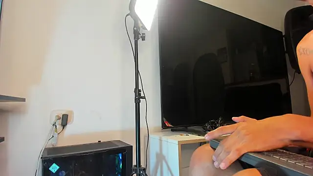 Latin boys79 online show from 02-28-26, 05:08