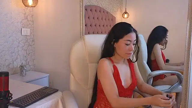 Snapshot of viiolet_whitee chatting on 12-15-25, 08:13 viiolet whitee online show from 12-15-25, 08:13