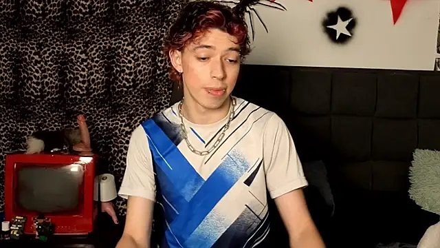 Snapshot of Otter_Starr chatting on 12-16-25, 04:17 Otter Starr online show from 12-16-25, 04:17