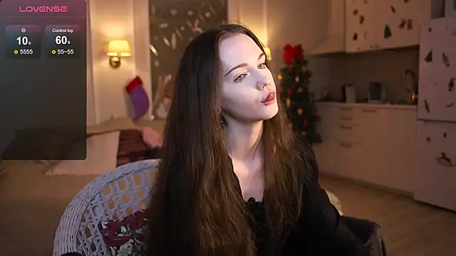 Snapshot of lunaice__ chatting on 12-16-25, 07:02 lunaice online show from 12-16-25, 07:02