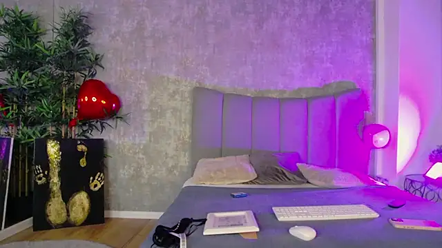 LucyRayy online show from 02-24-26, 08:18