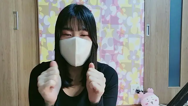 Noel room online show from 12-22-25, 04:48