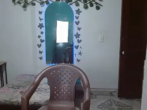 Snapshot of Andreaebony chatting on 12-15-25, 12:42 Andreaebony online show from 12-15-25, 12:42