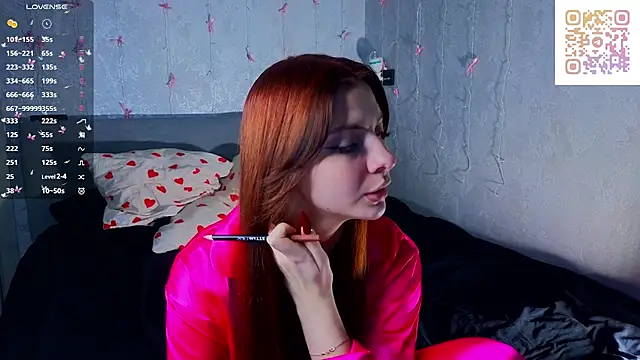 Snapshot of SophieB1aze chatting on 12-17-25, 06:25 SophieB1aze online show from 12-17-25, 06:25