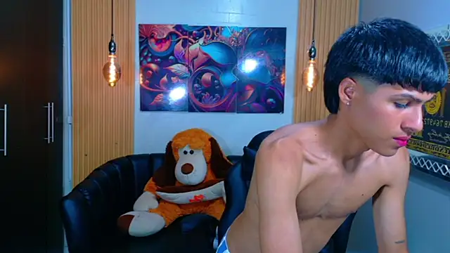 Snapshot of StormLuxX chatting on 12-15-25, 08:24 StormLuxX online show from 12-15-25, 08:24