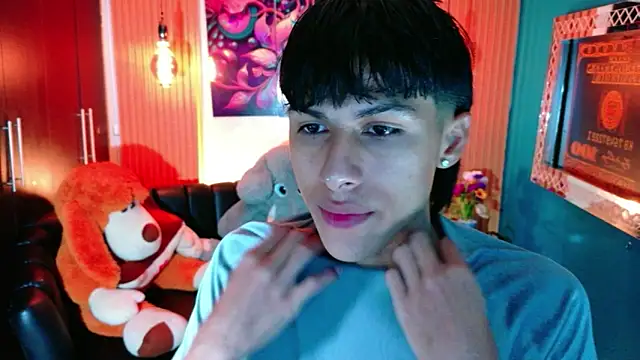 Snapshot of StormLuxX chatting on 05-04-26, 12:01 StormLuxX online show from 05-04-26, 12:01