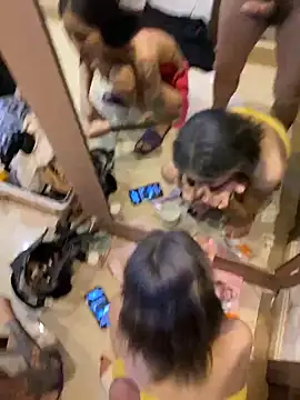 Snapshot of r-u-ok chatting on 12-16-25, 09:53 r-u-ok online show from 12-16-25, 09:53