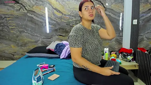 Snapshot of Evy_connor chatting on 01-06-26, 11:58 Evy connor online show from 01-06-26, 11:58