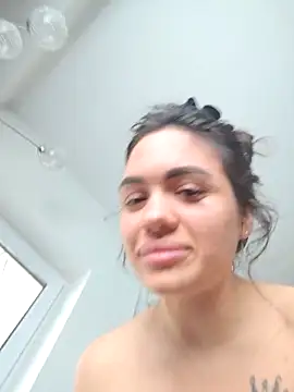 SiennaLuxexx online show from 04-11-26, 01:04