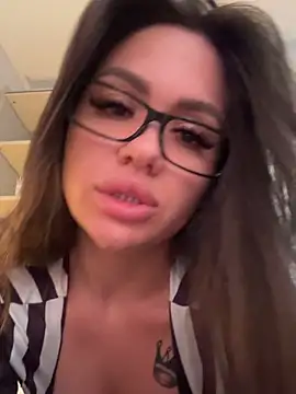 Snapshot of SiennaLuxexx chatting on 07-04-26, 03:51 SiennaLuxexx online show from 07-04-26, 03:51