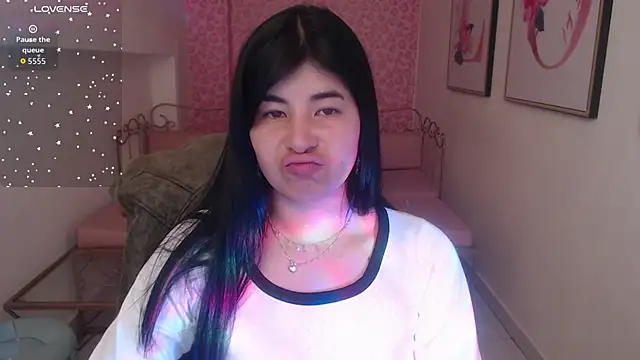 Snapshot of Nina_harpper_ chatting on 12-15-25, 01:04 Nina harpper online show from 12-15-25, 01:04