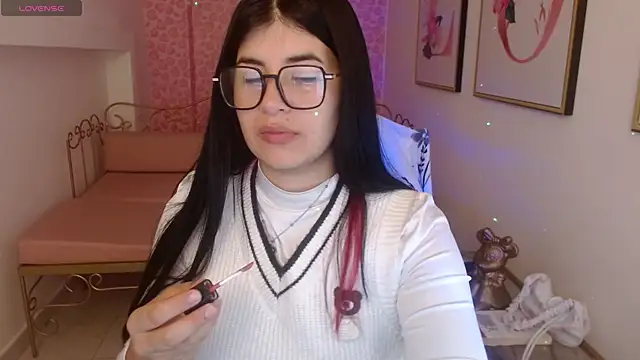 Nina harpper  online show from 03-28-26, 01:11