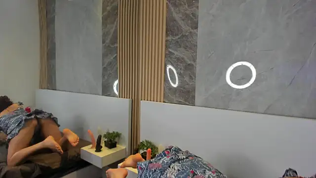 Snapshot of MissSavage_ chatting on 12-16-25, 07:30 MissSavage online show from 12-16-25, 07:30