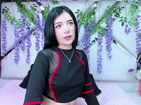 Snapshot of liinzy_rouse69 chatting on 12-15-25, 02:43 liinzy rouse69 online show from 12-15-25, 02:43