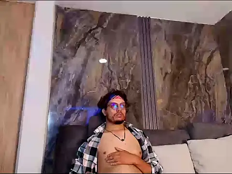 Snapshot of EnzoDarkwood chatting on 12-02-25, 01:39 EnzoDarkwood online show from 12-02-25, 01:39