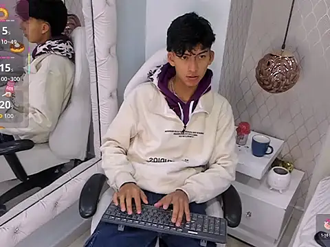 Snapshot of Valentino_Lux chatting on 12-14-25, 11:59 Valentino Lux online show from 12-14-25, 11:59