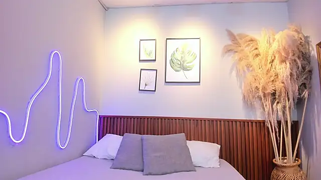 MIAROGGERSS online show from 03-26-26, 03:56