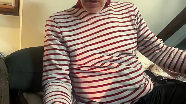 Snapshot of CBT-Sounding chatting on 12-13-25, 08:14 CBT-Sounding online show from 12-13-25, 08:14