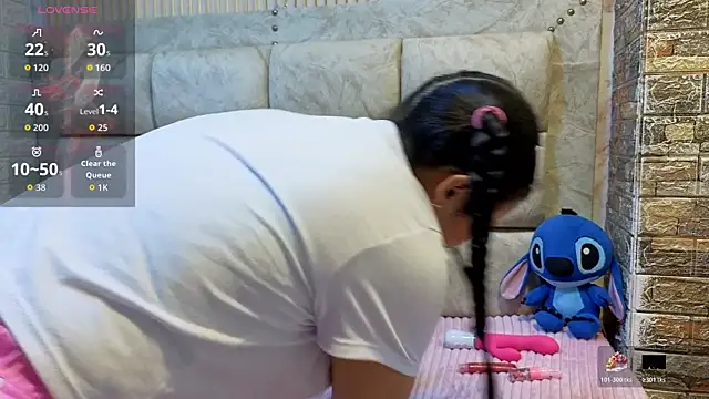 Snapshot of ValeryMorales chatting on 12-16-25, 03:44 ValeryMorales online show from 12-16-25, 03:44