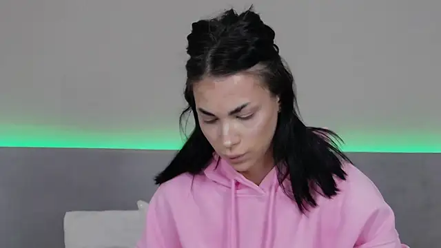 Snapshot of RachaelMils chatting on 12-16-25, 03:44 RachaelMils online show from 12-16-25, 03:44