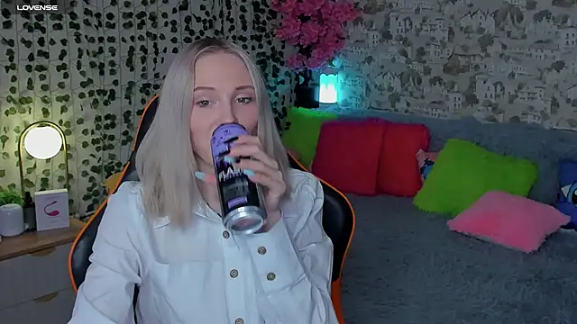 Gina Gina love online show from 05-26-26, 01:12