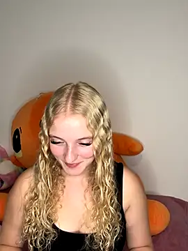 Snapshot of Sophie_cute06 chatting on 12-16-25, 07:08 Sophie cute06 online show from 12-16-25, 07:08