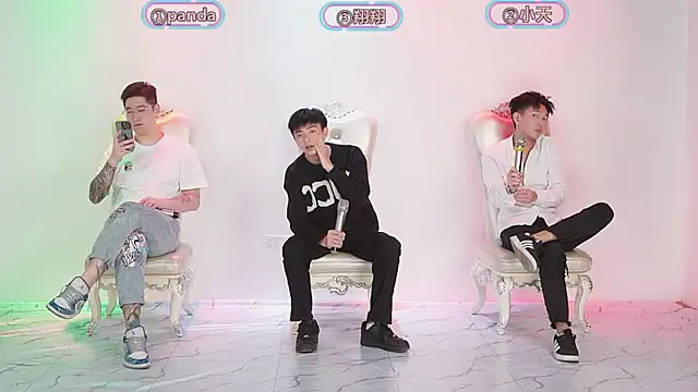 Snapshot of OUBA-boy chatting on 12-02-25, 04:35 OUBA-boy online show from 12-02-25, 04:35