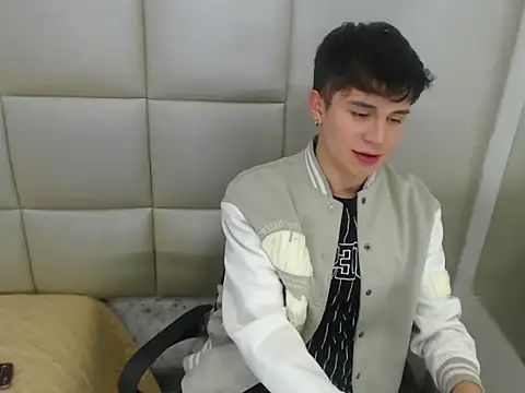 JuanGomm online show from 12-16-25, 03:44