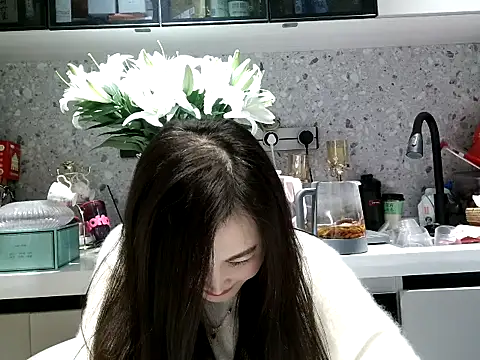 Snapshot of Monica8810 chatting on 12-16-25, 05:07 Monica8810 online show from 12-16-25, 05:07