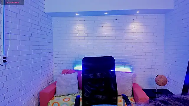 TiffanyHoustton online show from 02-04-26, 12:00