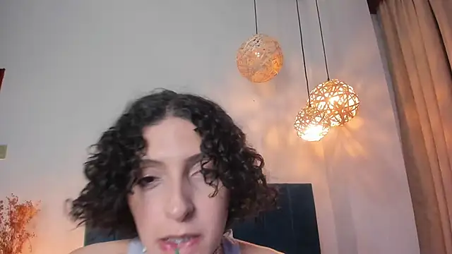 Snapshot of LyraVendrell chatting on 05-07-26, 12:49 LyraVendrell online show from 05-07-26, 12:49