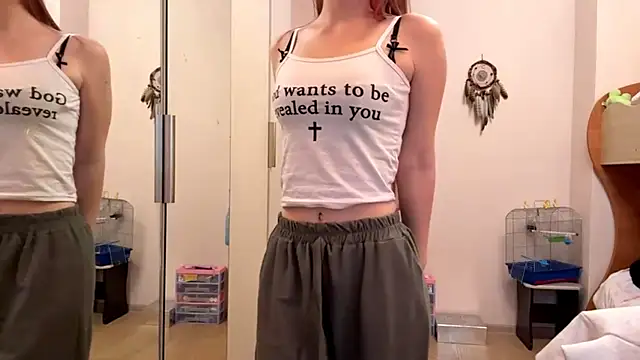 Snapshot of velvetmary chatting on 12-16-25, 04:28 velvetmary online show from 12-16-25, 04:28