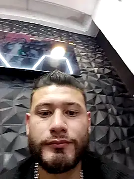 Snapshot of MaxSteel_x chatting on 12-05-25, 05:20 MaxSteel x online show from 12-05-25, 05:20