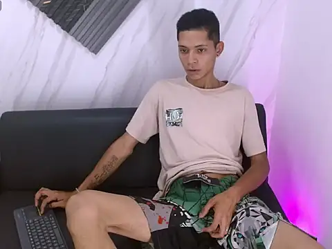 Snapshot of Axel_Marcu chatting on 12-04-25, 12:25 Axel Marcu online show from 12-04-25, 12:25