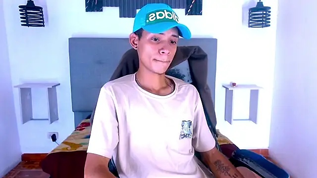 Snapshot of Axel_Marcu chatting on 12-14-25, 05:51 Axel Marcu online show from 12-14-25, 05:51