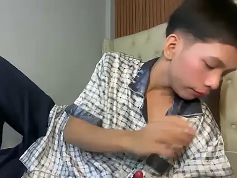 TheBoyAboveYou online show from 04-22-26, 10:33