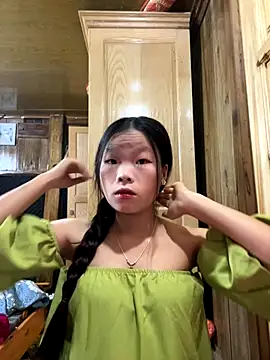 Heni-a online show from 12-17-25, 07:03