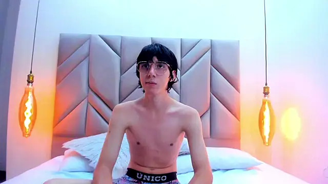 Snapshot of JeffBellfort chatting on 12-15-25, 08:02 JeffBellfort online show from 12-15-25, 08:02