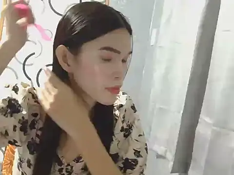 Snapshot of petite_jessa chatting on 12-15-25, 09:46 petite jessa online show from 12-15-25, 09:46