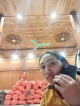 Snapshot of Lorena-a chatting on 12-15-25, 11:25 Lorena-a online show from 12-15-25, 11:25