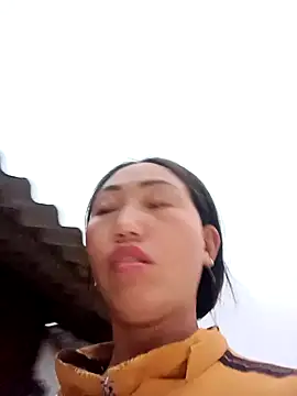 Snapshot of Lorena-a chatting on 12-15-25, 11:31 Lorena-a online show from 12-15-25, 11:31