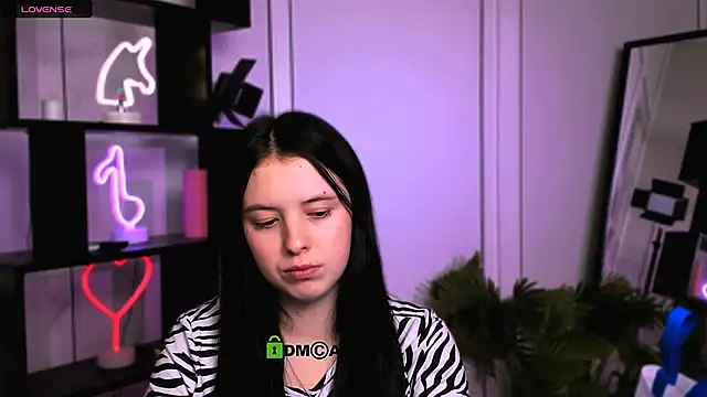 Snapshot of diara_ti chatting on 12-16-25, 07:19 diara ti online show from 12-16-25, 07:19