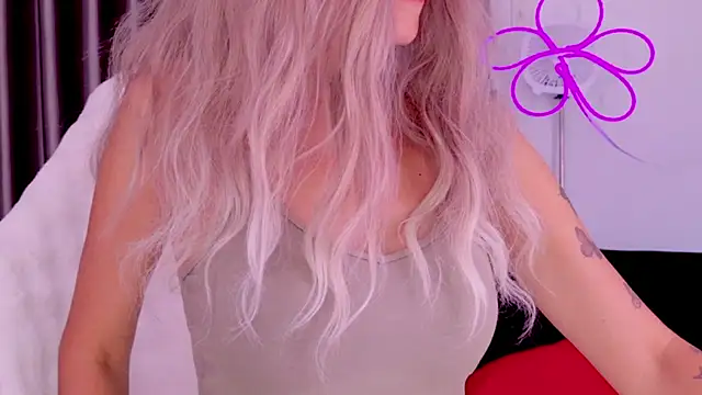 Snapshot of betty_xoxoo chatting on 08-01-26, 06:12 betty xoxoo online show from 08-01-26, 06:12