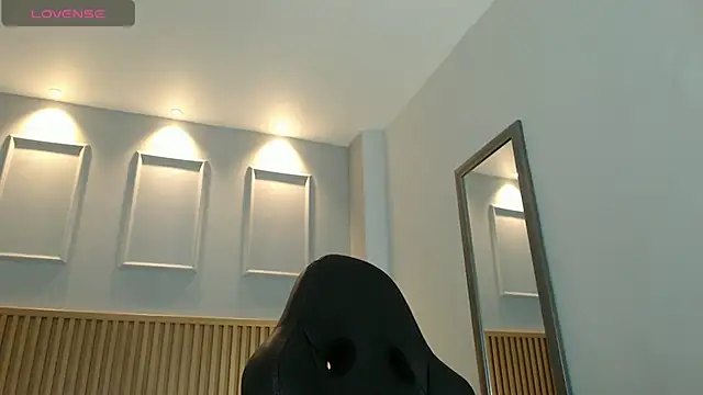 Snapshot of VENUSGREYS1 chatting on 04-29-26, 06:36 VENUSGREYS1 online show from 04-29-26, 06:36