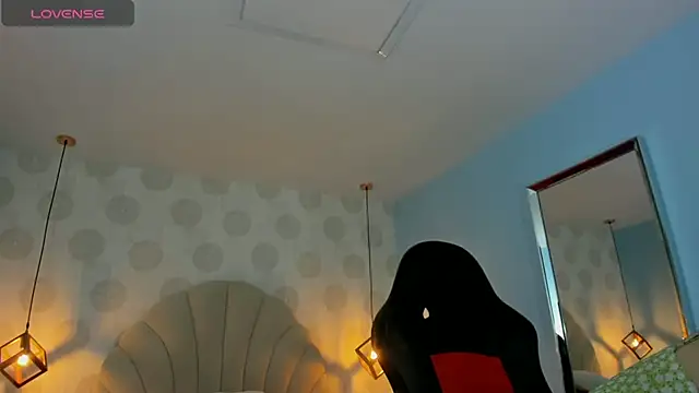 Snapshot of VENUSGREYS1 chatting on 05-21-26, 12:23 VENUSGREYS1 online show from 05-21-26, 12:23