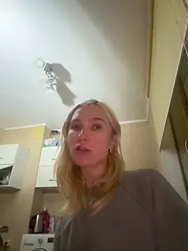 KisJeni online show from 12-15-25, 09:19