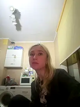 KisJeni online show from 12-16-25, 04:56