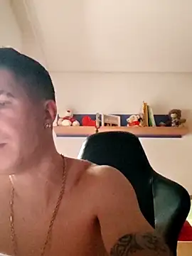 Snapshot of el_patron122 chatting on 08-03-26, 01:27 el patron122 online show from 08-03-26, 01:27