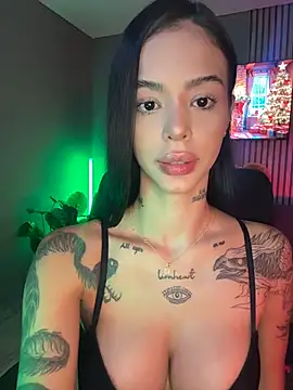 Snapshot of VegaLuxe chatting on 12-17-25, 02:45 VegaLuxe online show from 12-17-25, 02:45